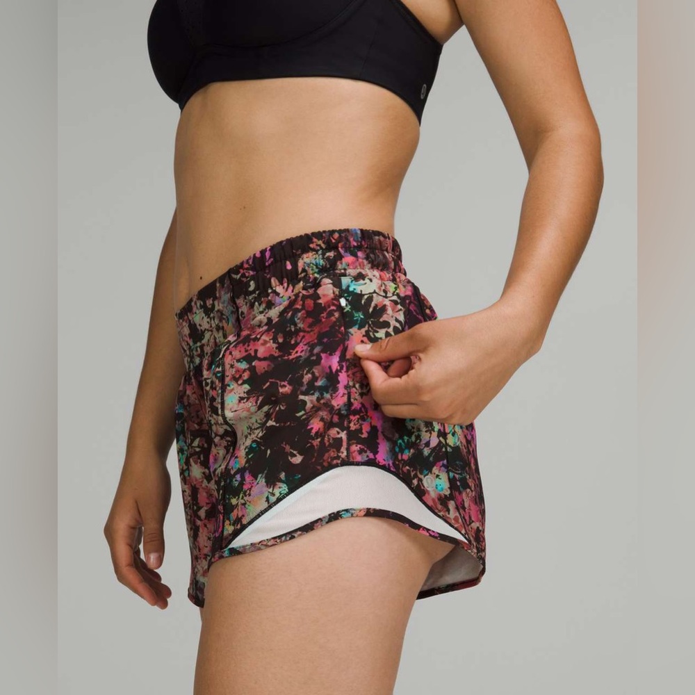Lululemon Hotty Hot Low-Rise Short 4" Stencil Blossom Red Multi Size 4